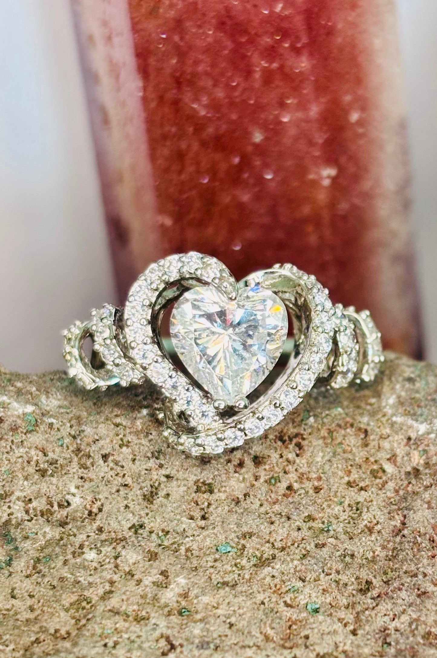 Anillo con zirconita corte corazón y diamante en plata 925