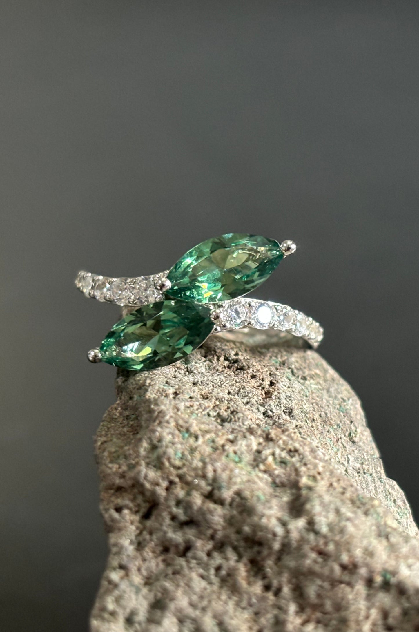 Anillo con zirconita verde aqua corte marquesa en plata 925