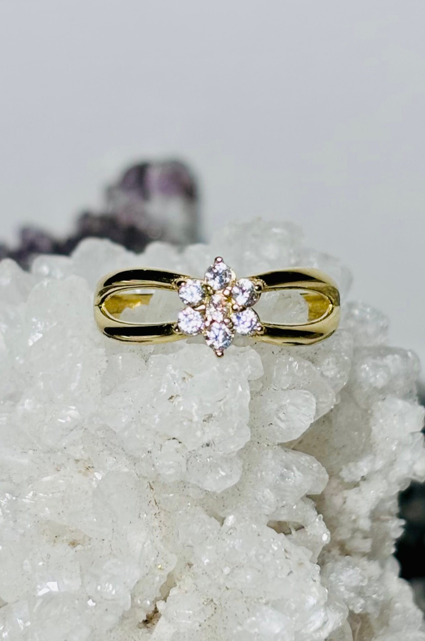 Anillo flor 6 pétalos en oro amarillo 10K