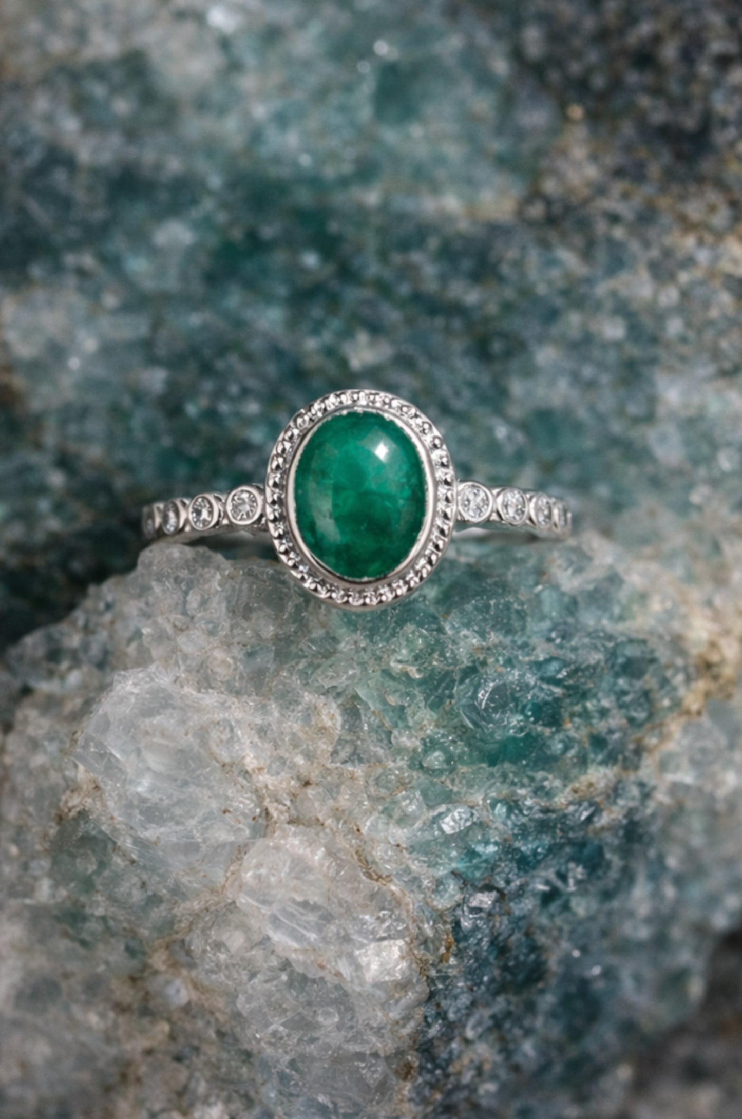 Anillo óvalo de jade en plata 925