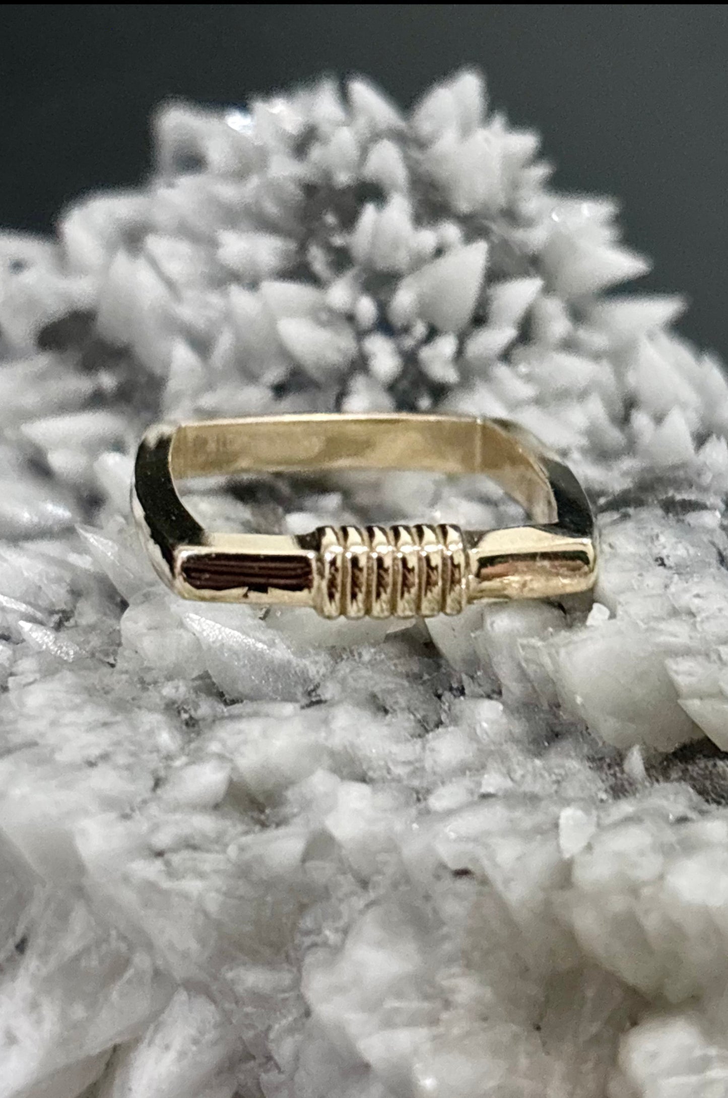 Anillo cuadrado en oro italiano de 10K