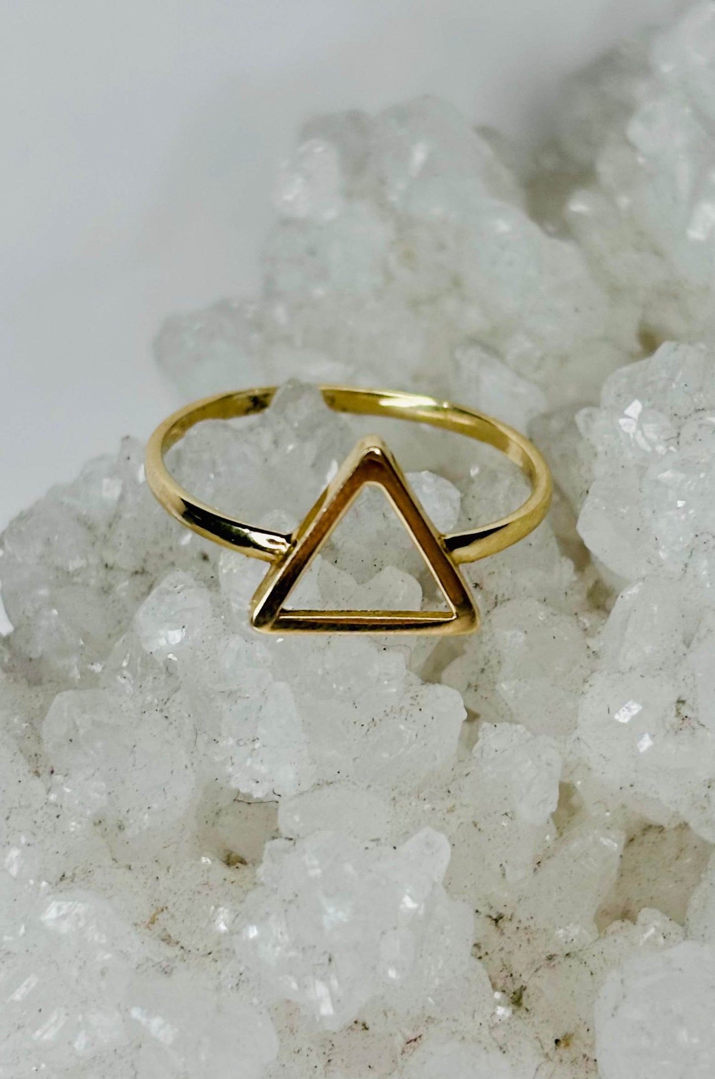 Anillo Triangular en Oro Amarillo 14k