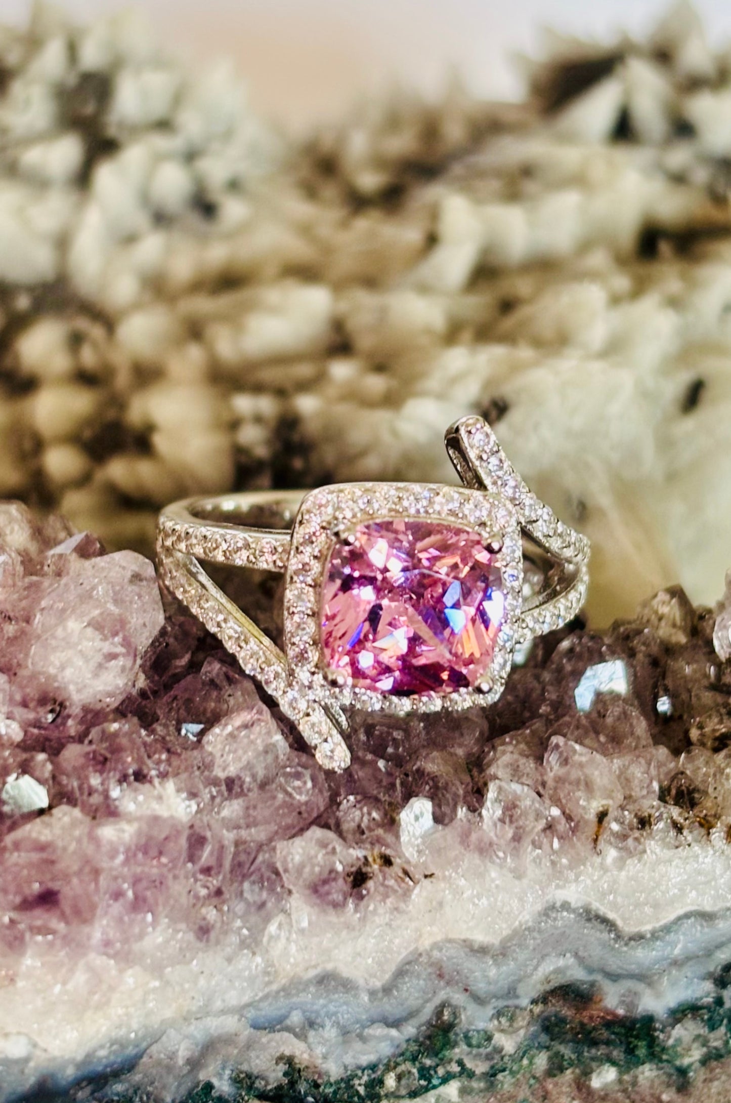 Anillo con zirconita rosa corte cushion en plata 925