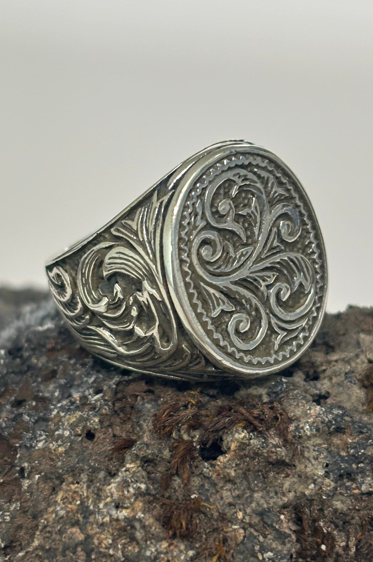 Anillo con sello ovalado en plata 925