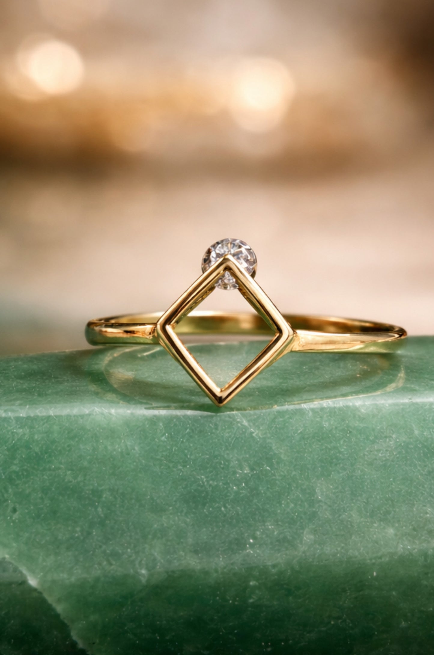 Anillo Rombo con Zirconita Corte Redondo en Oro Amarillo 14k