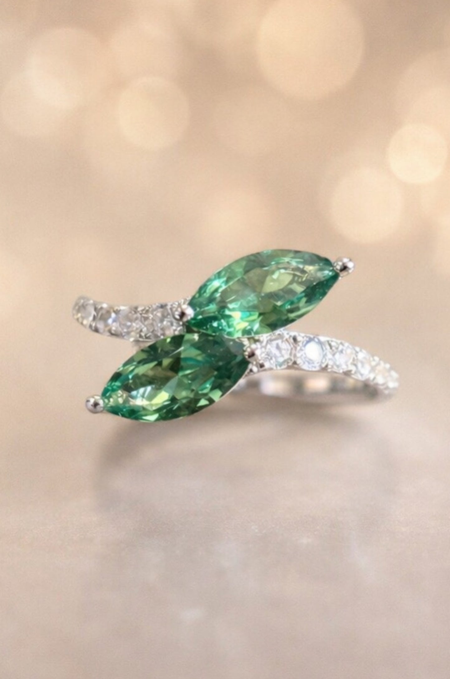 Anillo con zirconita verde aqua corte marquesa en plata 925