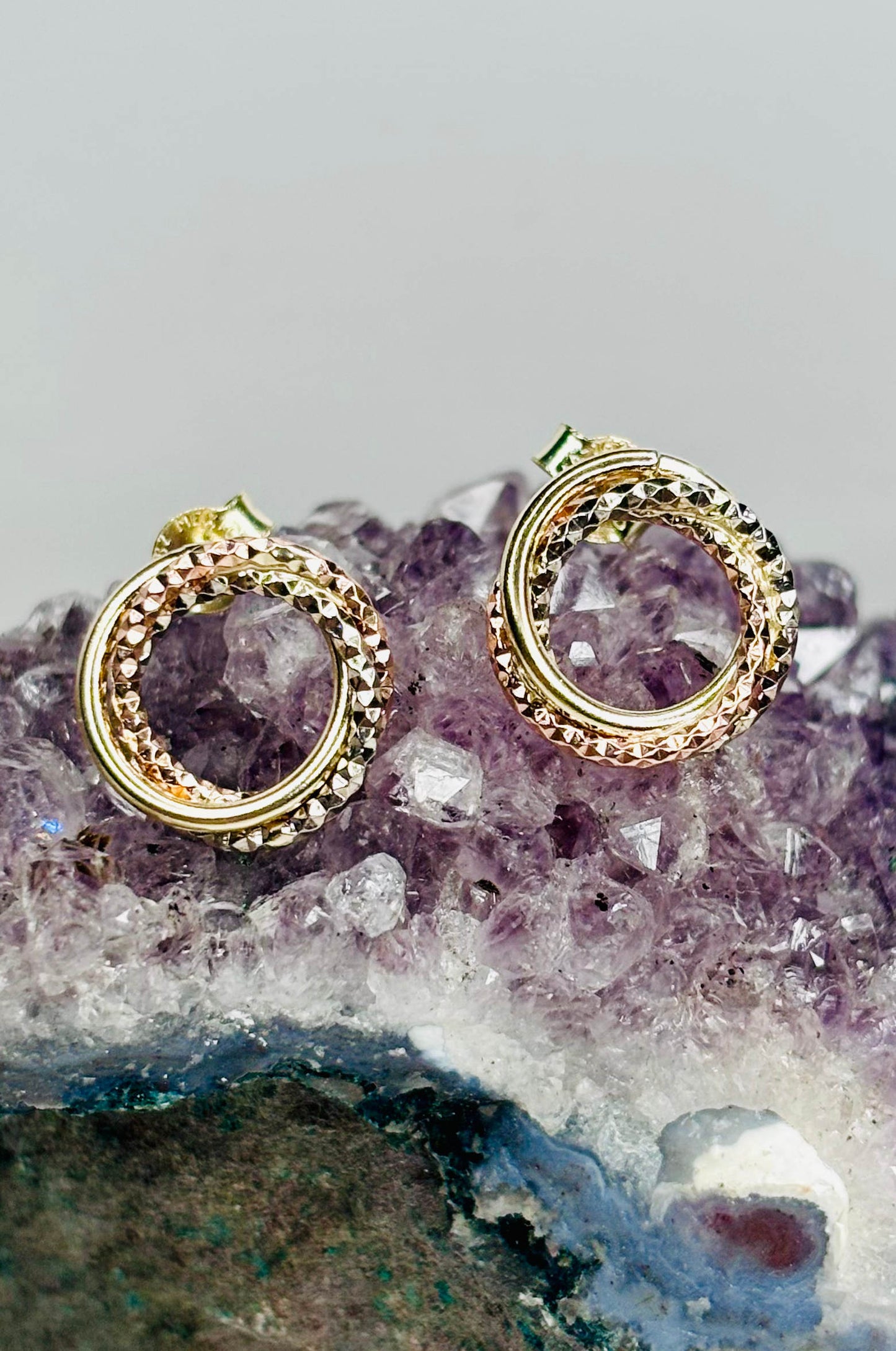 Aretes oro blanco, oro rosa y oro amarillo 14k con cerradura de poste