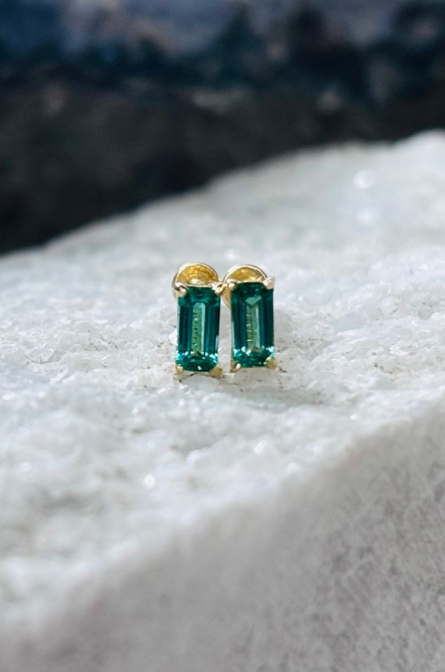 Aretes zirconitas verdes en oro amarillo 14K