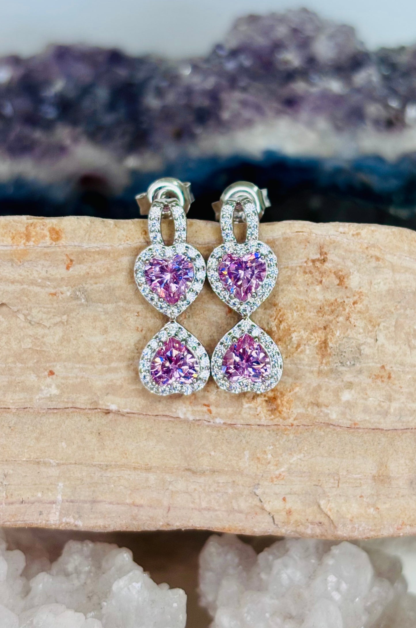 Aretes con zirconitas rosas corte corazón con cerradura de poste en plata 925