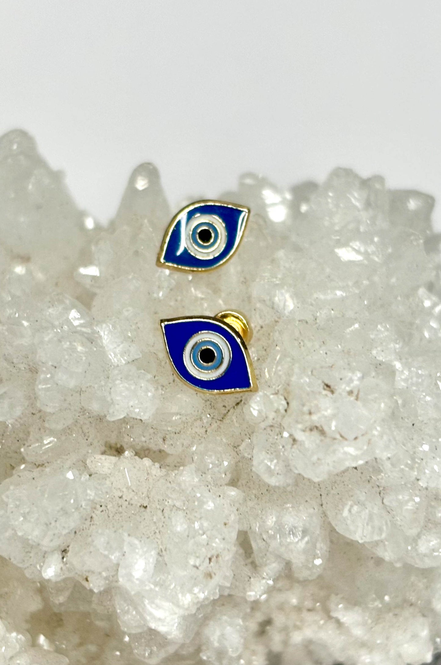 Aretes ojo azul en oro amarillo 14k con cerradura de bebé