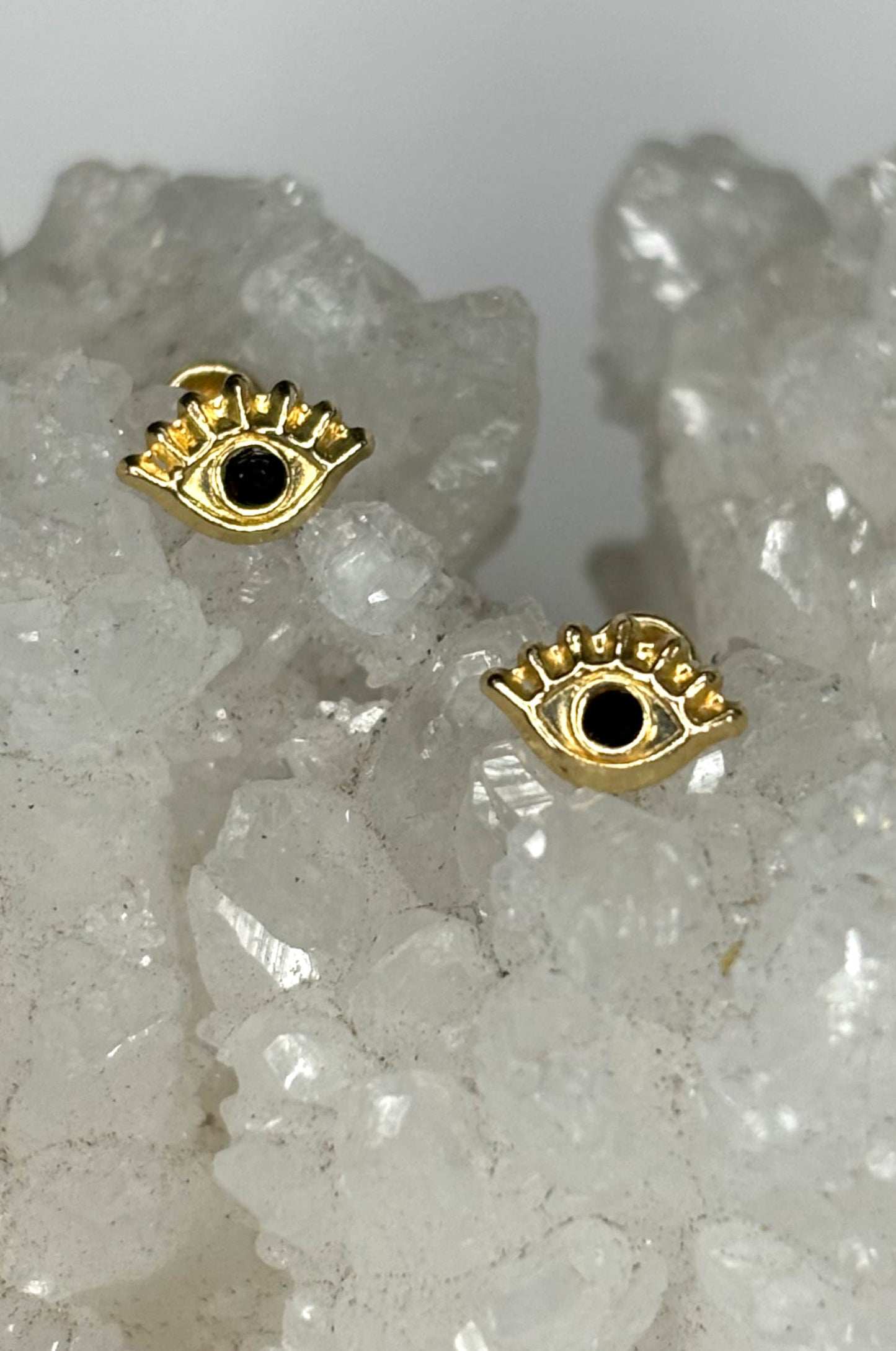 Aretes ojo protector en oro amarillo 14k con cerradura de bebé
