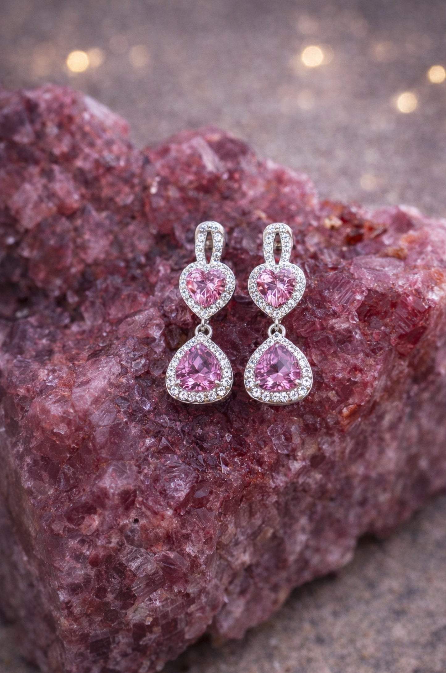 Aretes con zirconitas rosas corte corazón con cerradura de poste en plata 925
