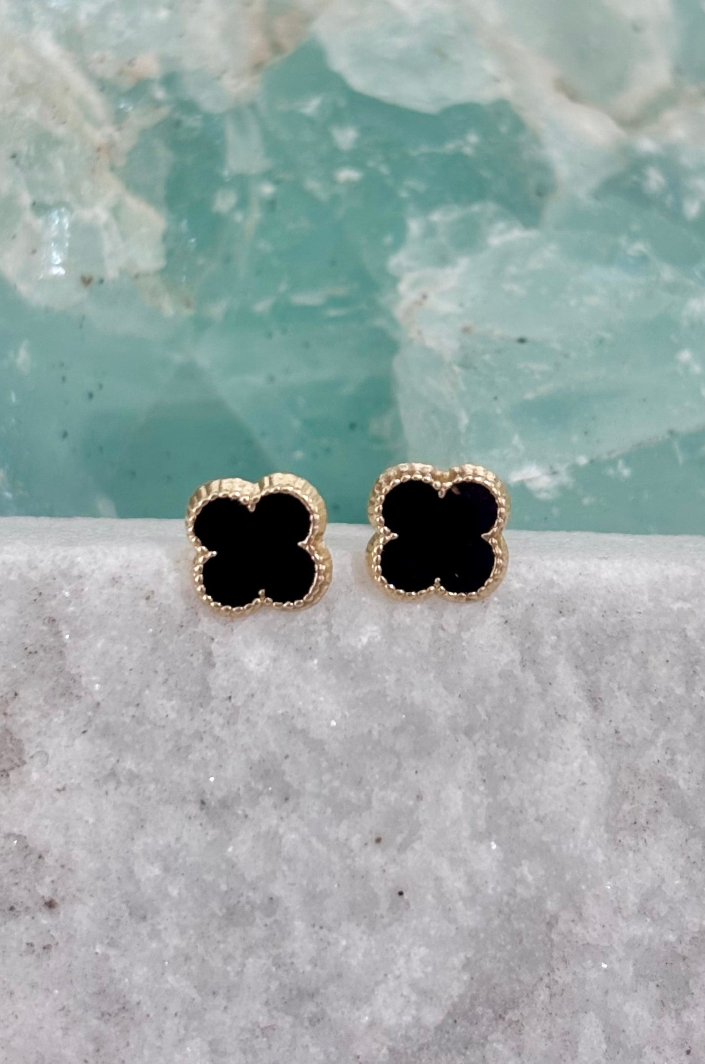 Aretes trébol negro en oro italiano 10K