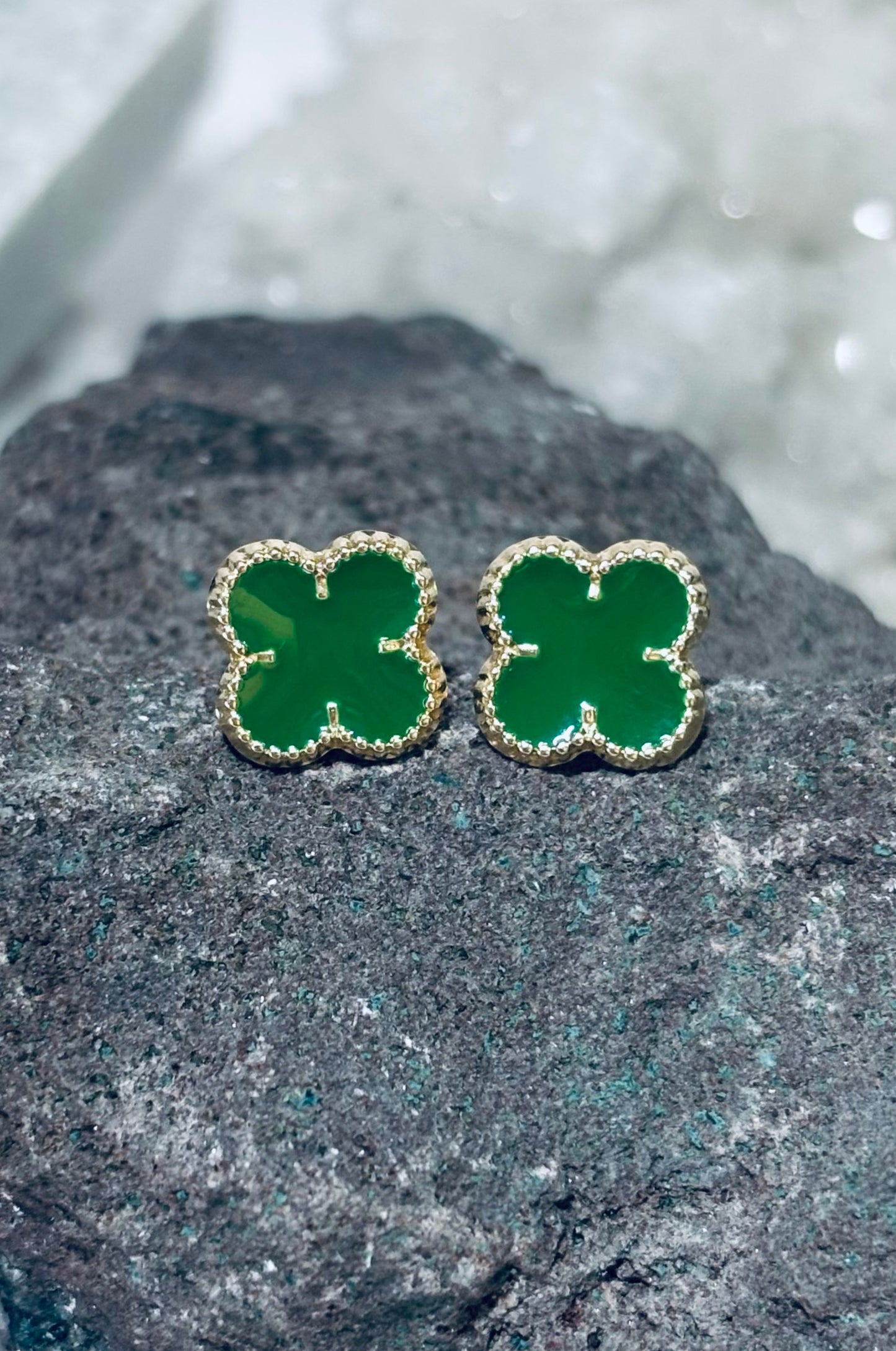 Aretes trébol verde grande en oro italiano 10K