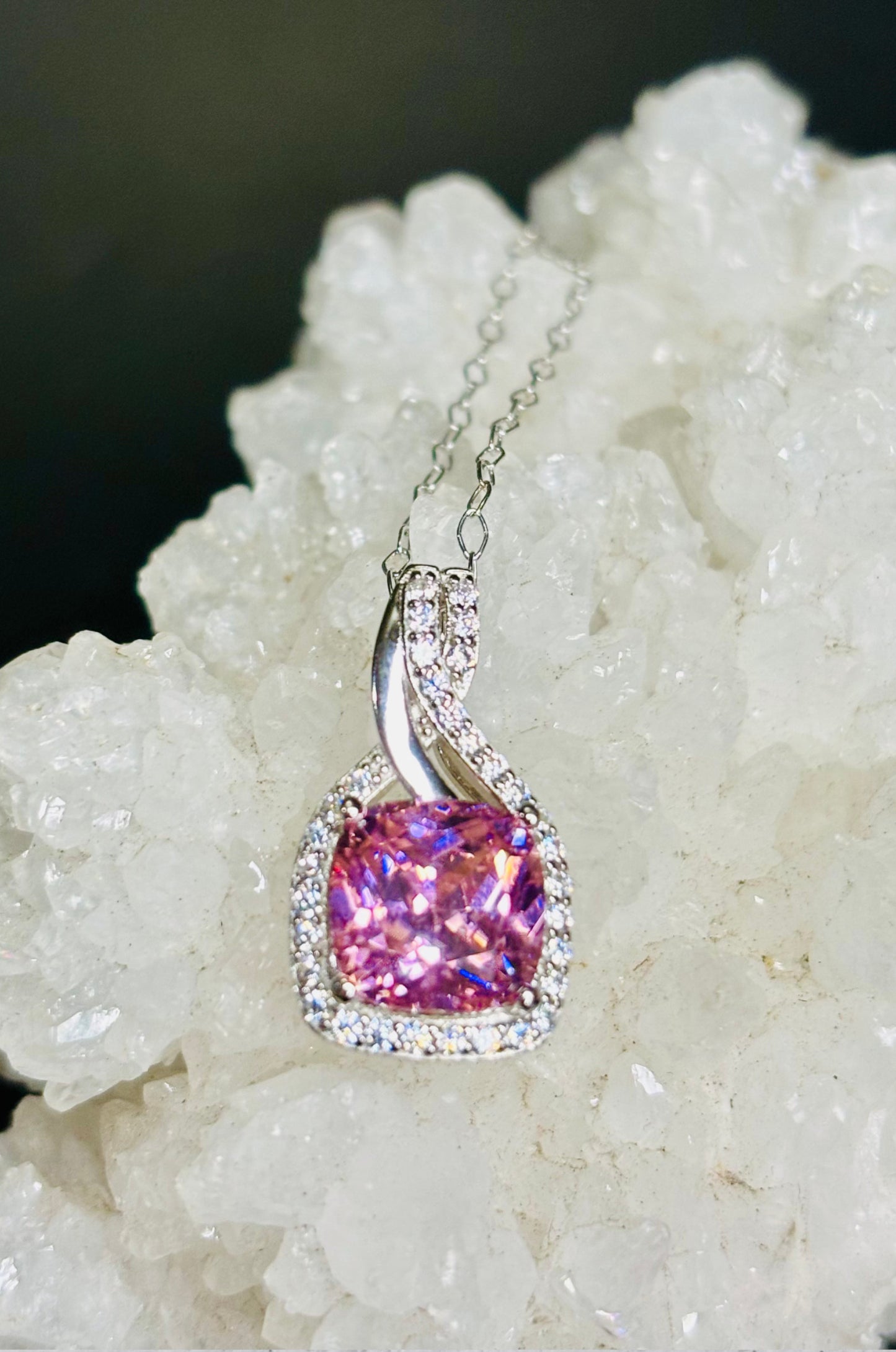 Collar de zirconita rosa corte cushion en plata 925