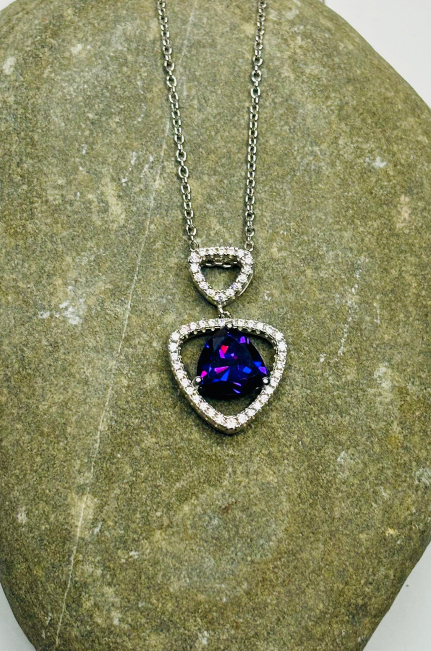 Collar con zirconita púrpura corte trillion en plata 925