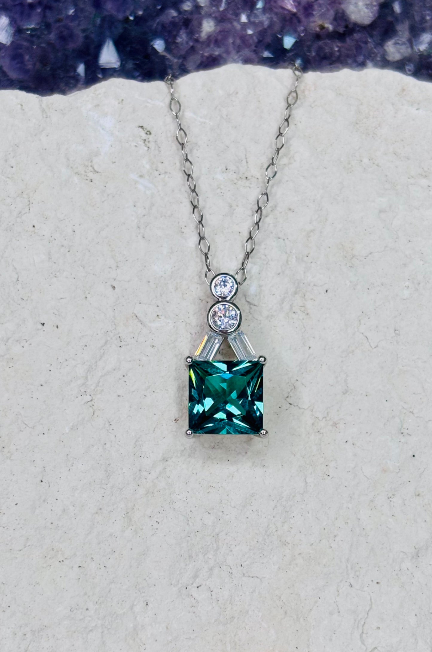 Collar con zirconita verde aqua corte princesa en plata 925