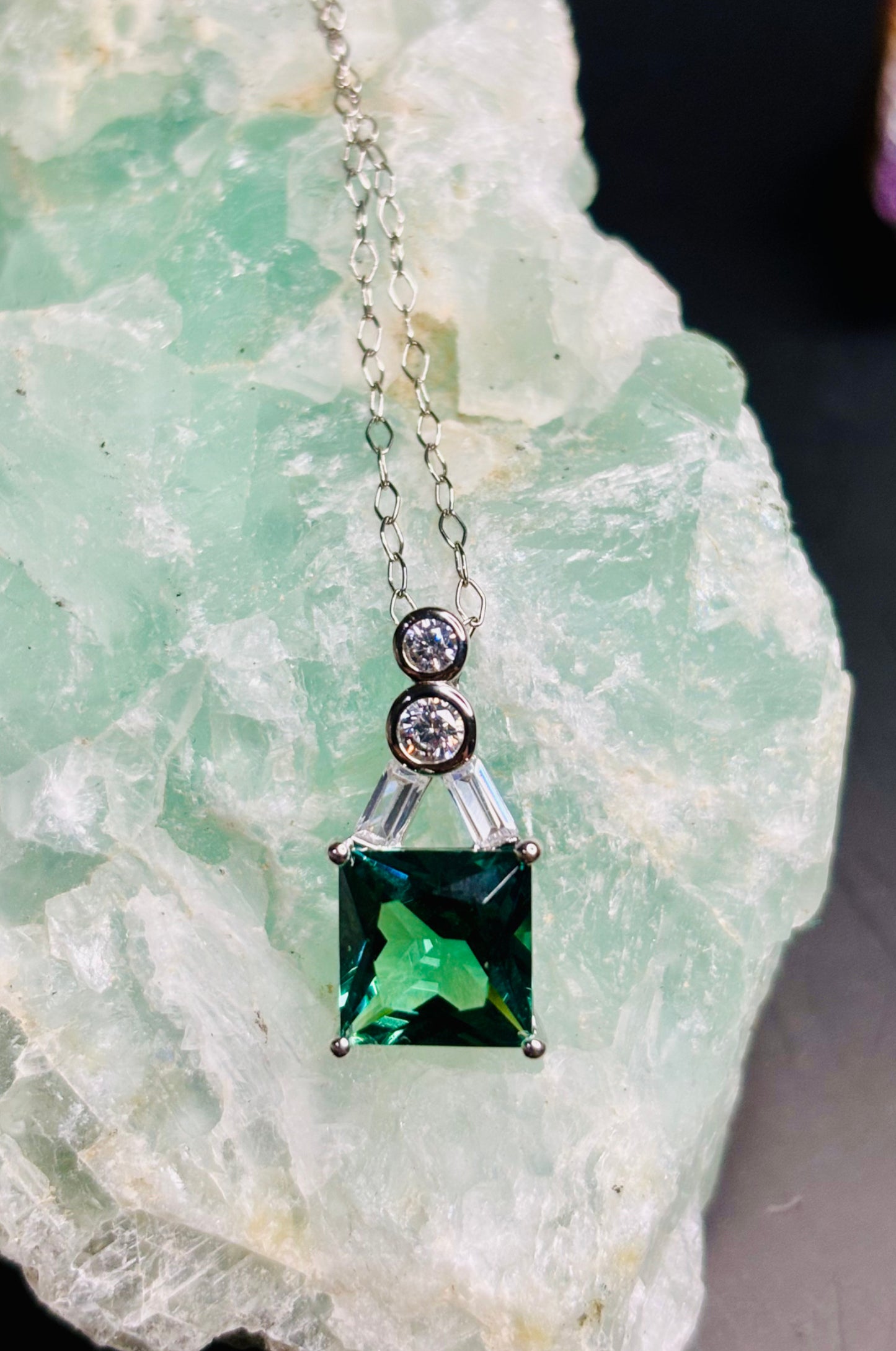 Collar con zirconita verde aqua corte princesa en plata 925