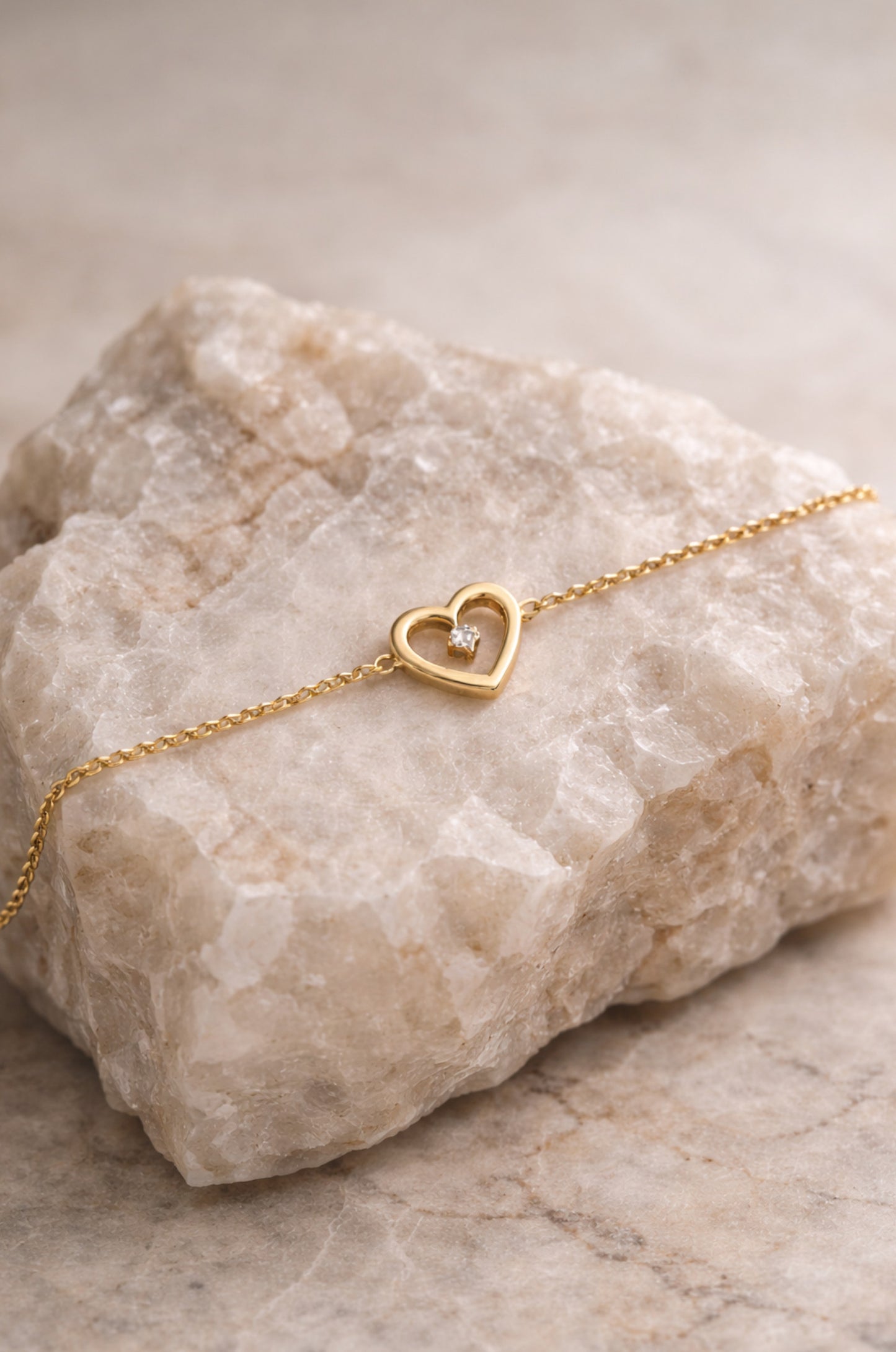 Pulsera corazón con zirconita en oro amarillo 14K
