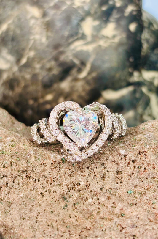 Anillo con zirconita corte corazón y diamante en plata 925