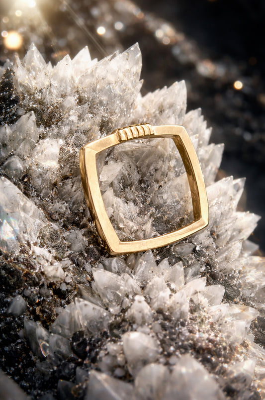 Anillo cuadrado en oro italiano de 10K