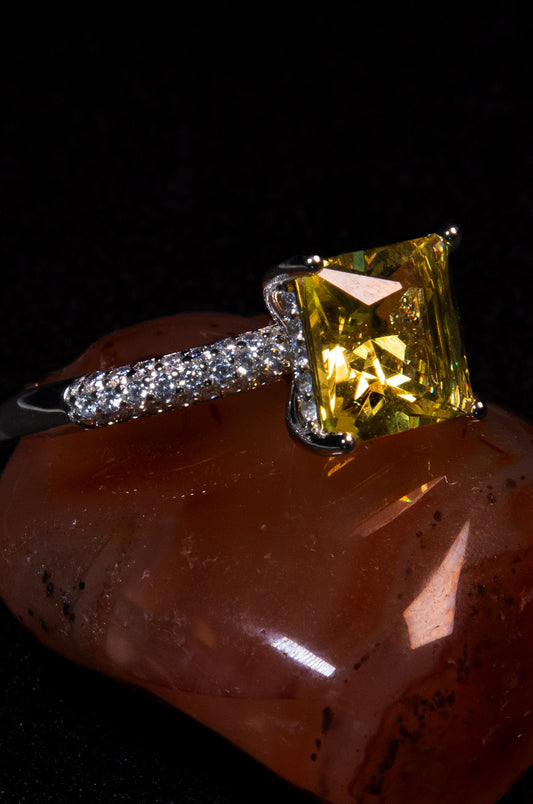 Anillo con zirconitas corte princesa en plata 925