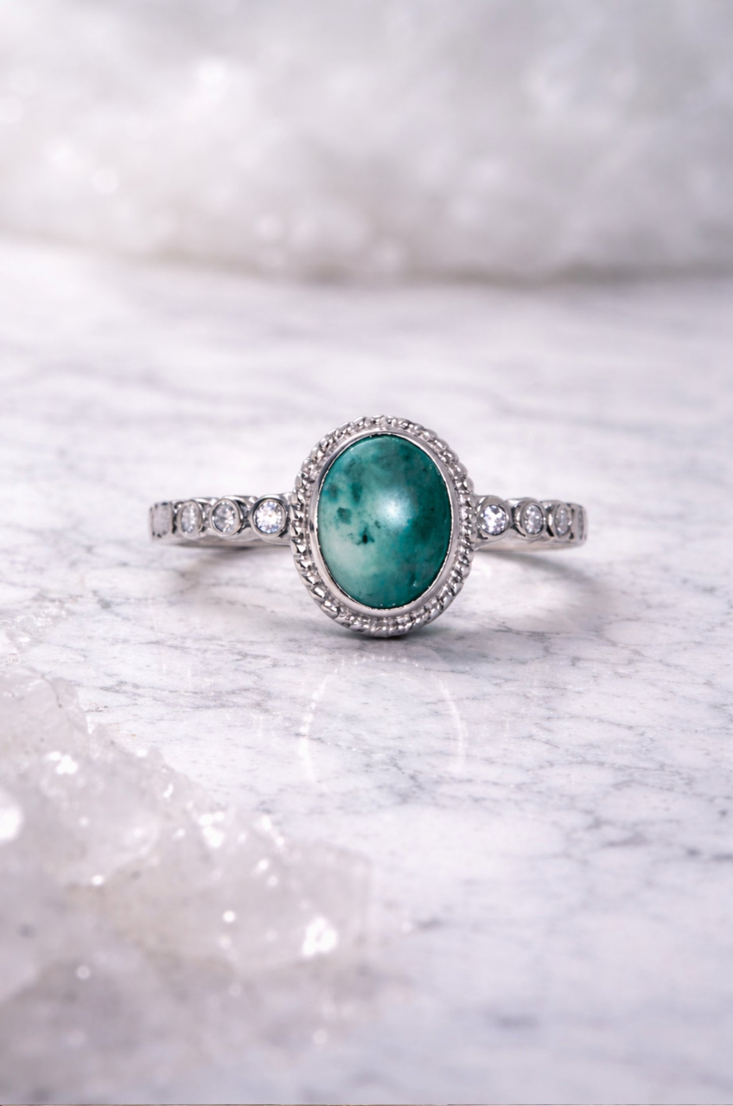 Anillo óvalo de jade en plata 925