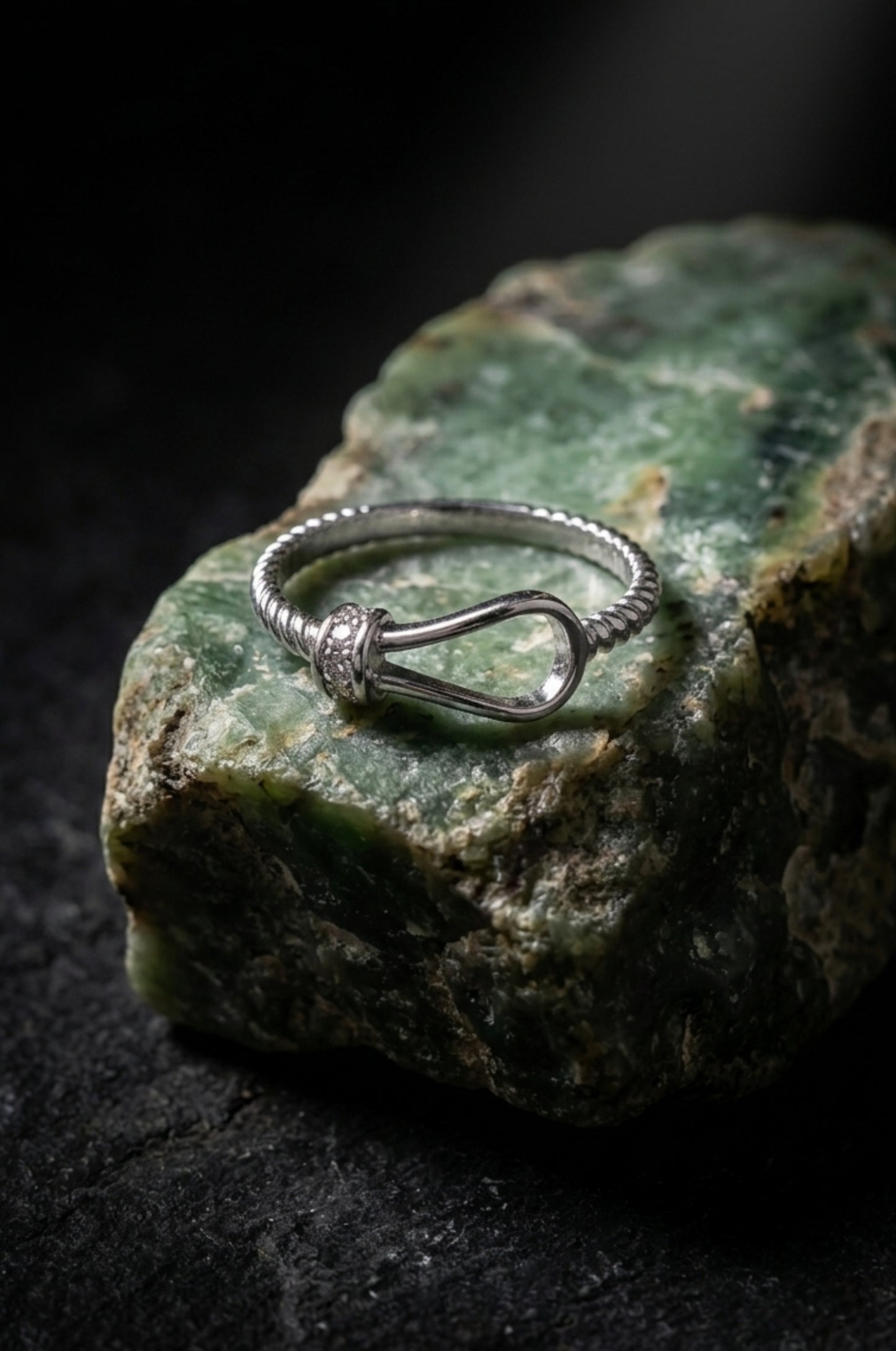 Anillo laso en oro blanco 14K