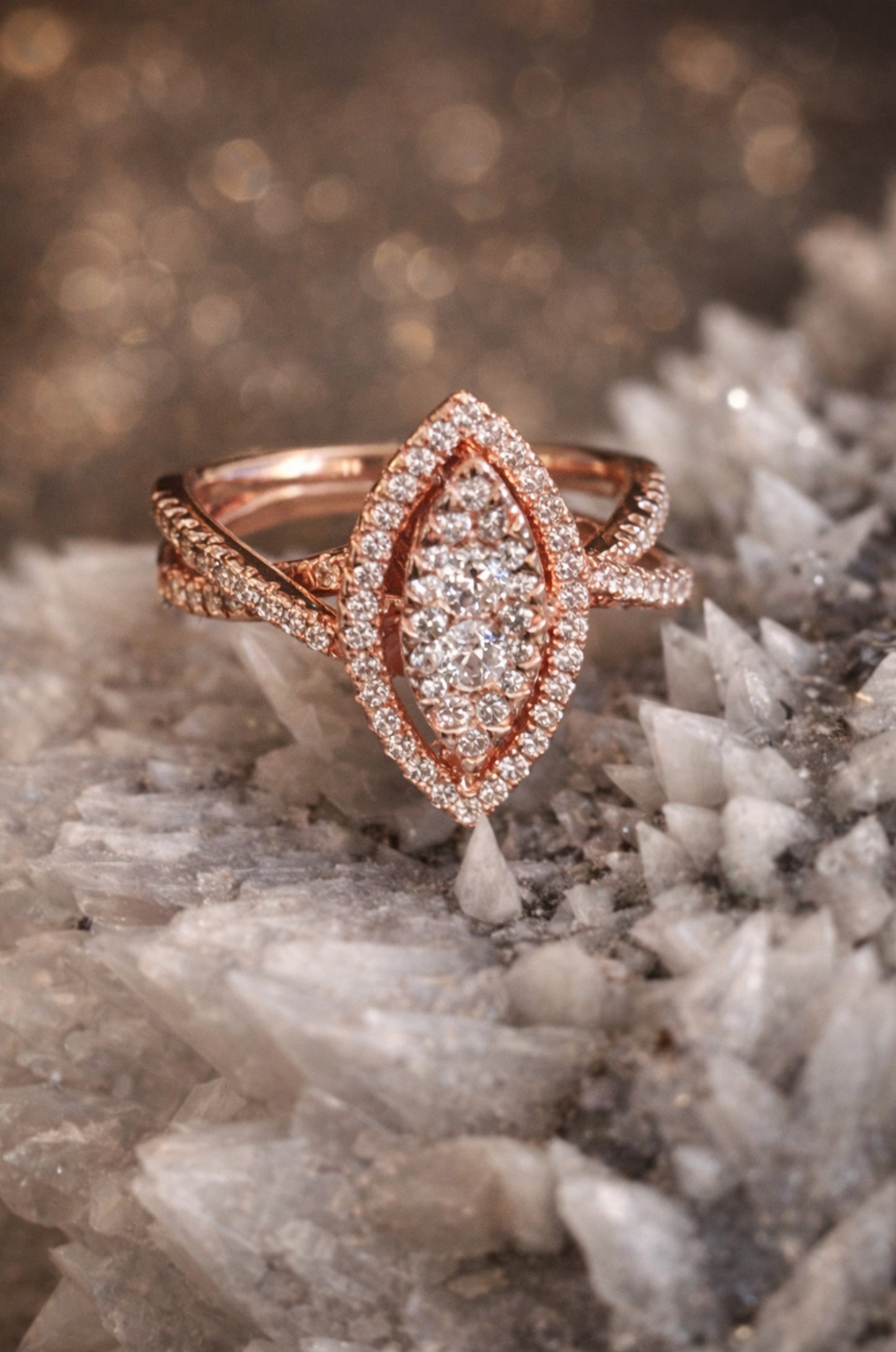 Anillo marquesa con zirconitas en corte diamante en plata rosa 925