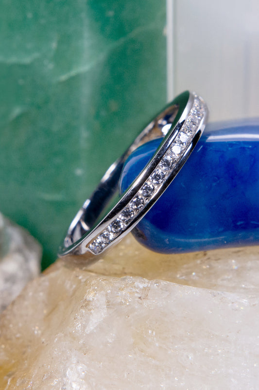 Anillo media churumbela delgada con zirconitas corte diamante en plata 925