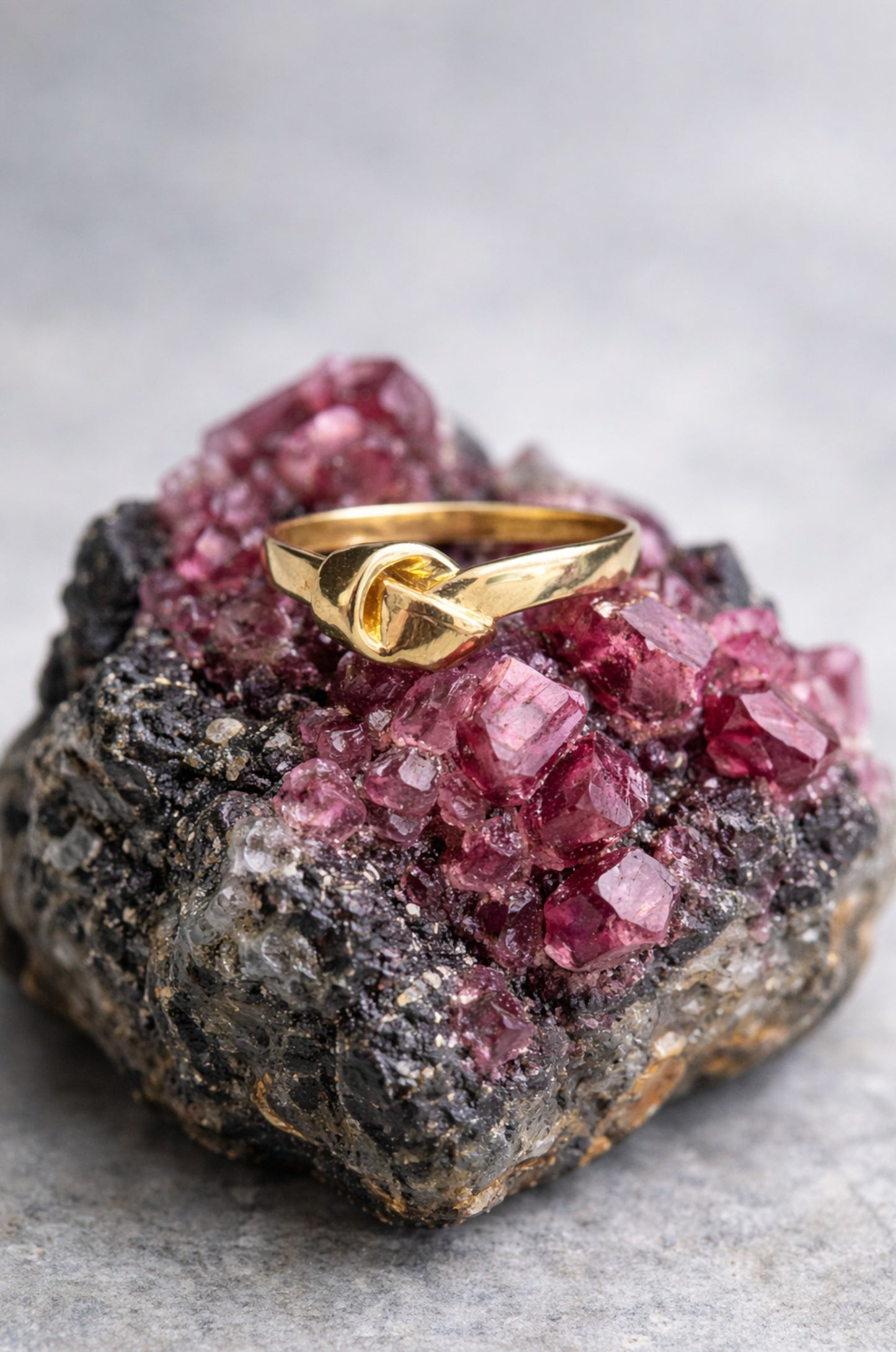 Anillo nudo en oro italiano de 10K