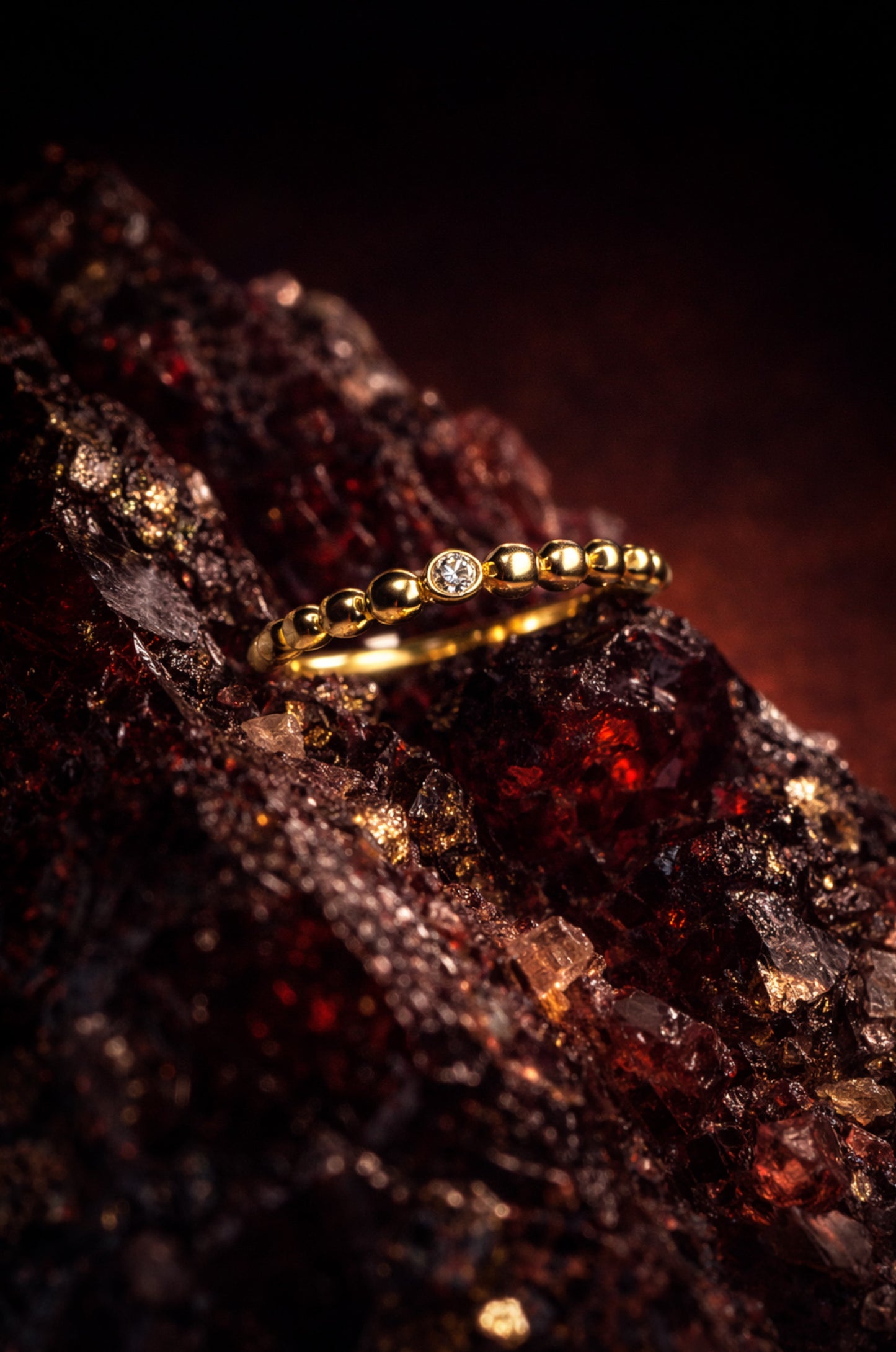 Anillo Liso con Zirconita Corte Diamante en Oro Amarillo 10k