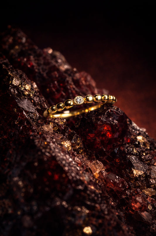 Anillo Liso con Zirconita Corte Diamante en Oro Amarillo 10k