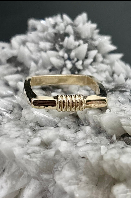 Anillo cuadrado en oro italiano de 10K