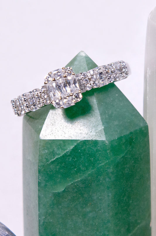 Anillo con zirconitas corte baguette en plata 925