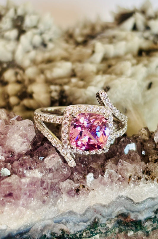 Anillo con zirconita rosa corte cushion en plata 925