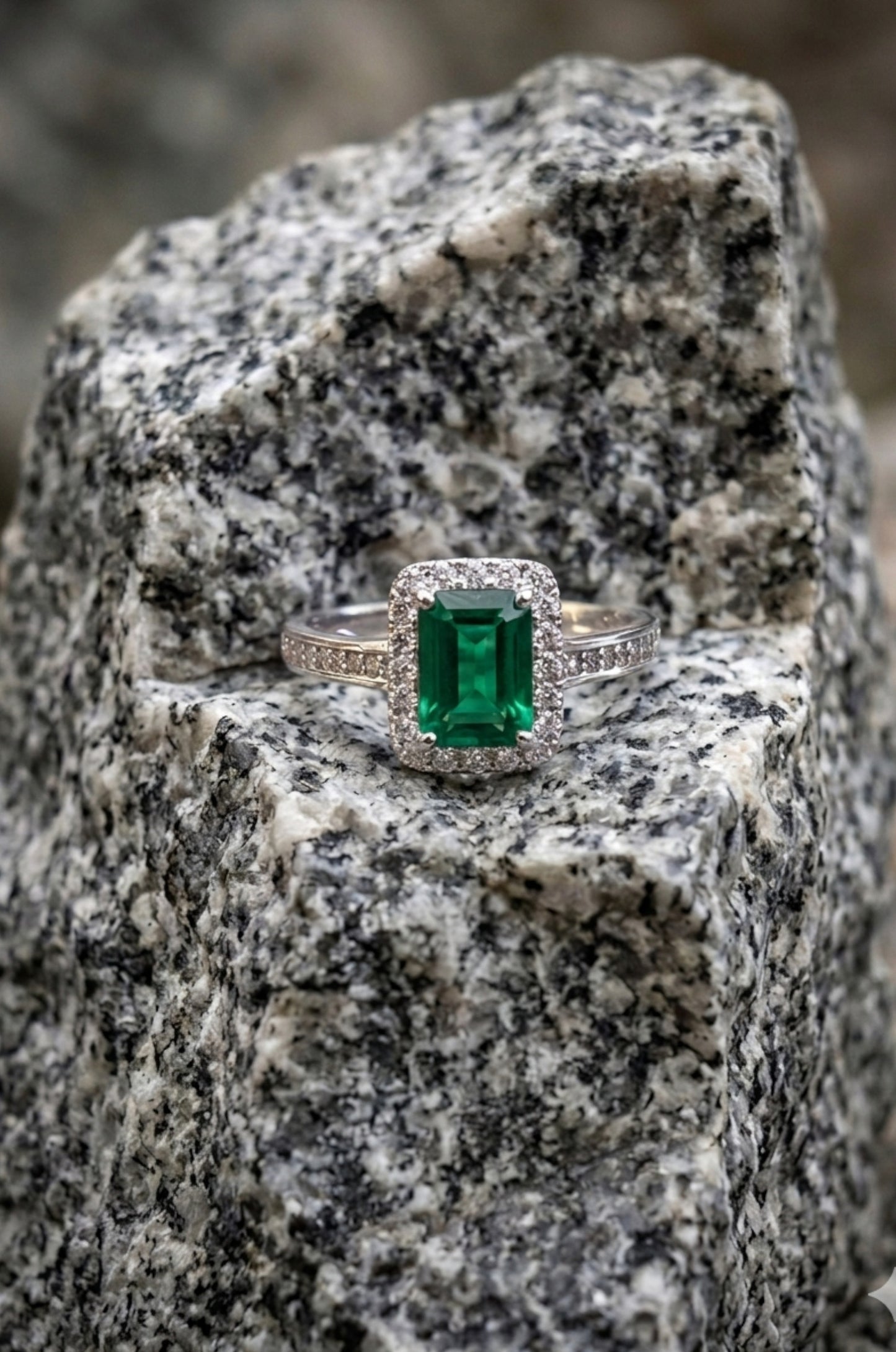 Anillo rectangular verde en plata 925