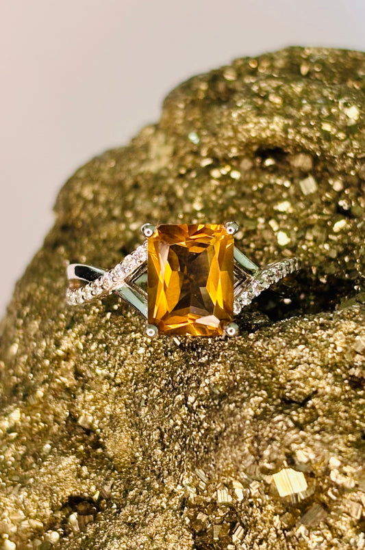 Anillo con zirconita corte esmeralda en plata 925