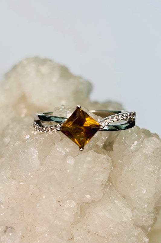Anillo con zirconita corte princesa en plata 925