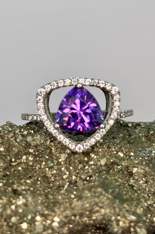 Anillo con zirconita púrpura corte trillion en plata 925