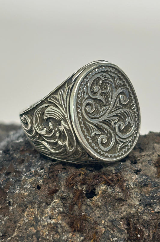 Anillo  con sello ovalado en plata 925