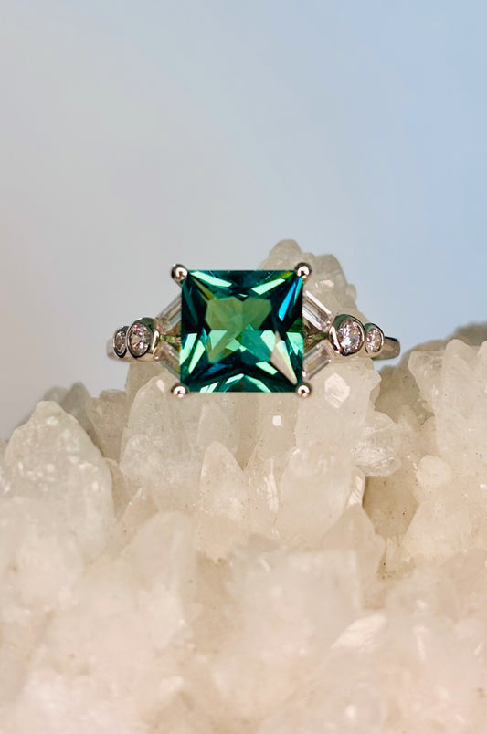 Anillo con zirconita verde aqua corte princesa en plata 925