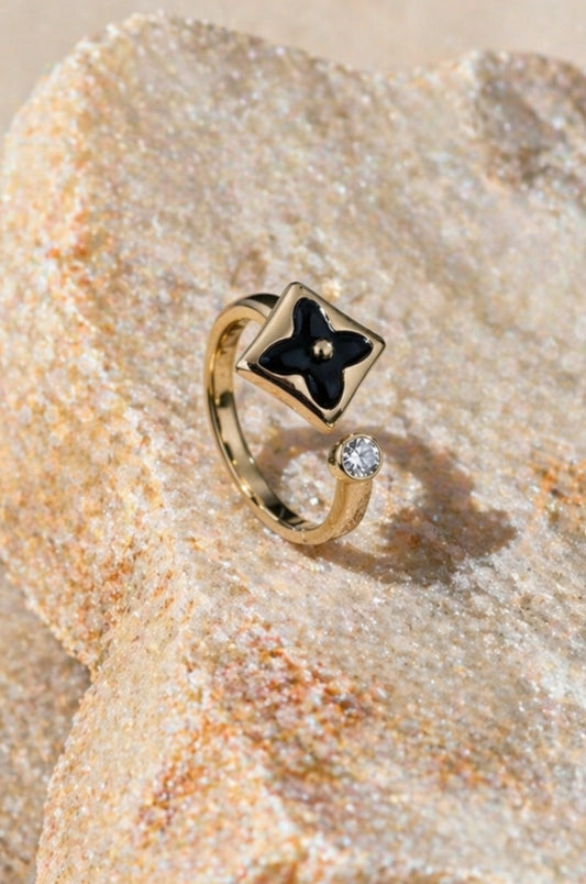 Anillo flor negra en oro italiano 10K