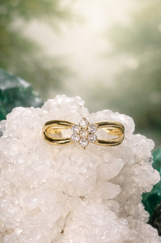 Anillo flor 6 pétalos en oro amarillo 10K
