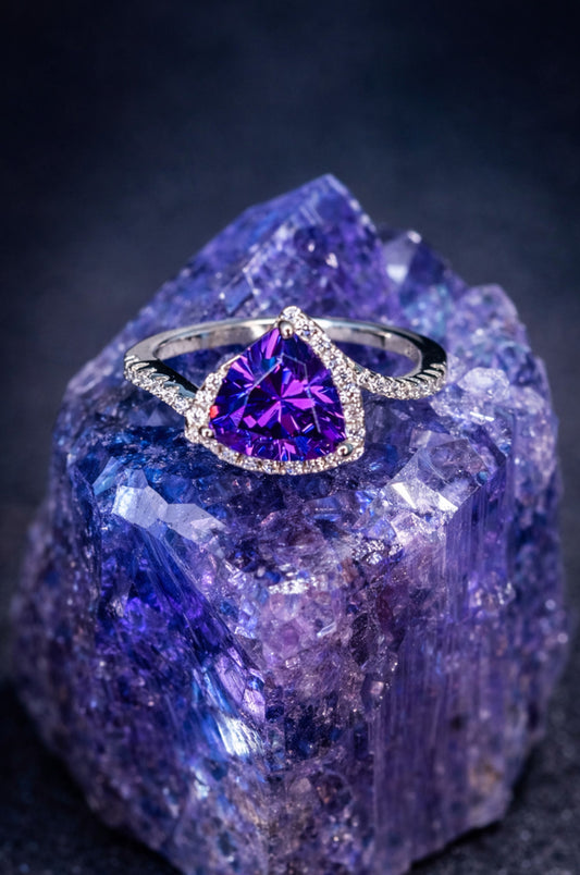 Anillo con zirconita púrpura corte trillion en plata 925