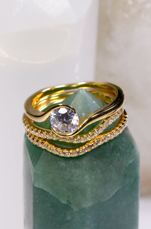 Anillo triple con zirconitas en corte diamante en plata amarilla 925