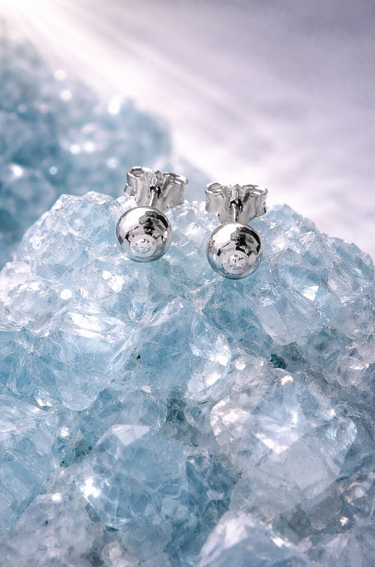 Aretes corte diamante en oro blanco 14k con cerradura de mariposa