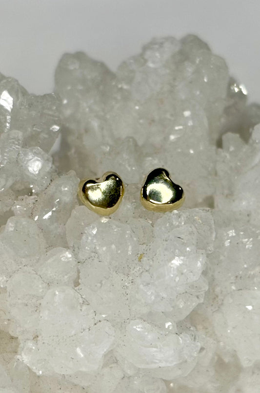 Aretes corazón en oro amarillo 10k con cerradura de bebé