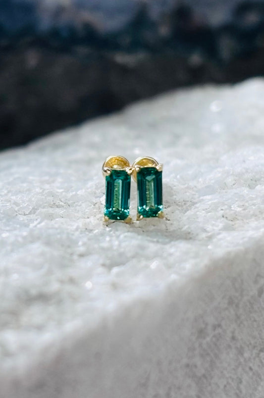 Aretes zirconitas verdes en oro amarillo 14K