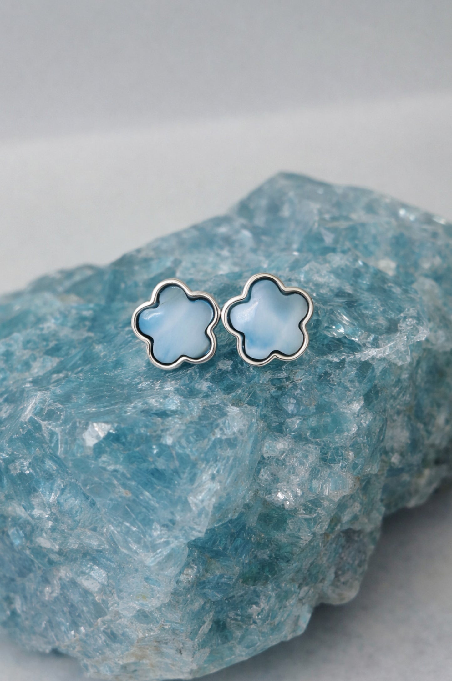 Aretes flor larimar en plata 925